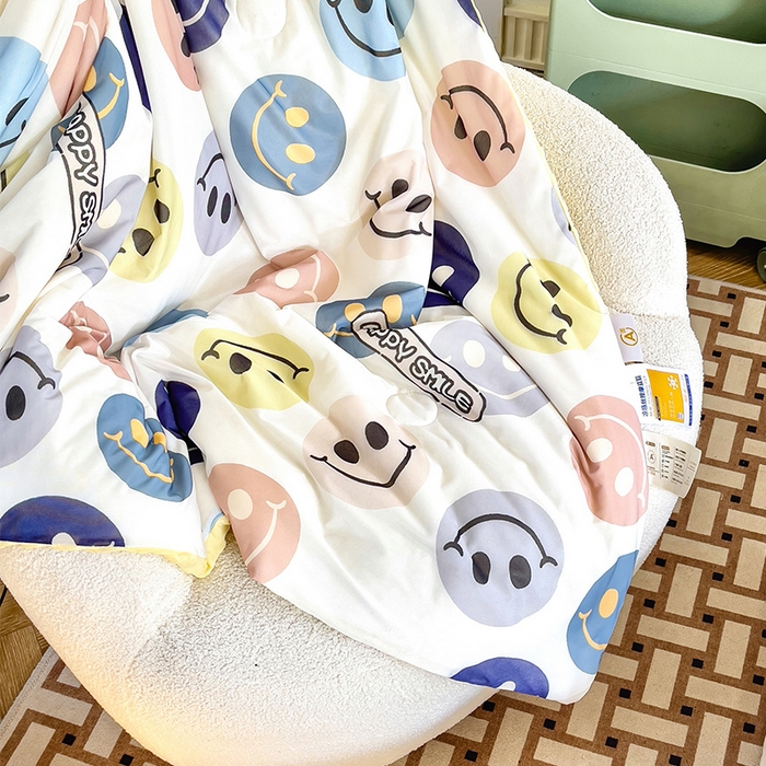 91家纺网 家纺一手货源 找家纺 绒梦里 2025新款A类小凉皮凉感冰豆豆夏被空调被 快乐笑脸