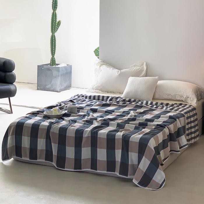 91家纺网 家纺一手货源 找家纺 爱港家纺 2025新款全棉A类六层纱布毛巾被 夏被 蓝格