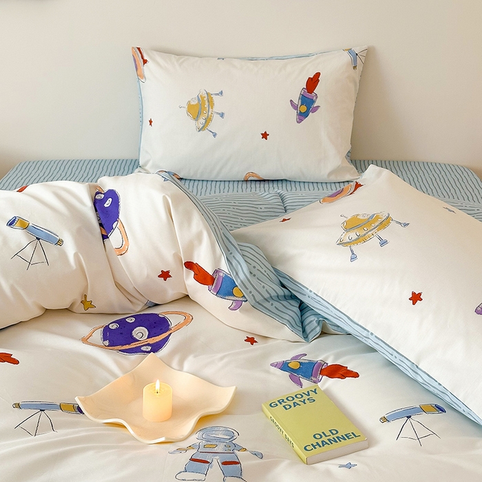 91家纺网 家纺一手货源 找家纺 典曼家纺 2025新款13372印花小清新四件套 遨游太空