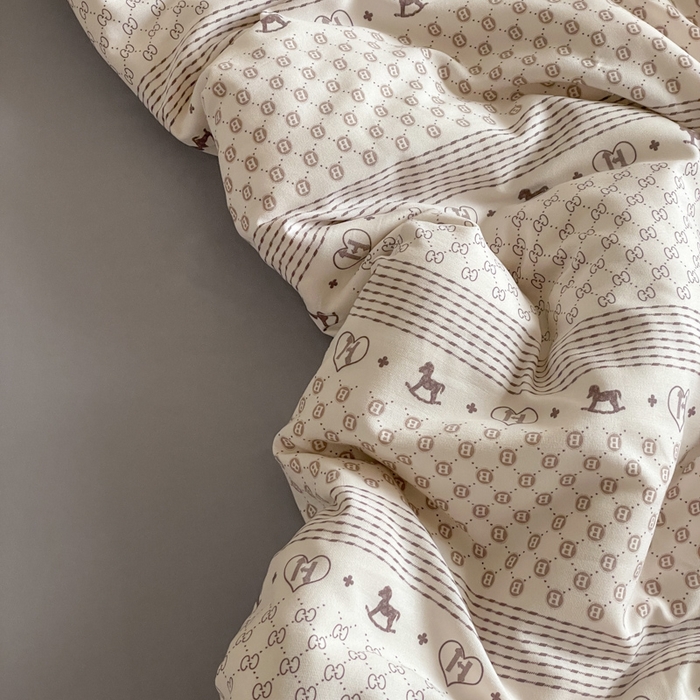 91家纺网 家纺一手货源 找家纺 诺梵家纺 2025新款有氧双层纱印花四件套 小马宝丽