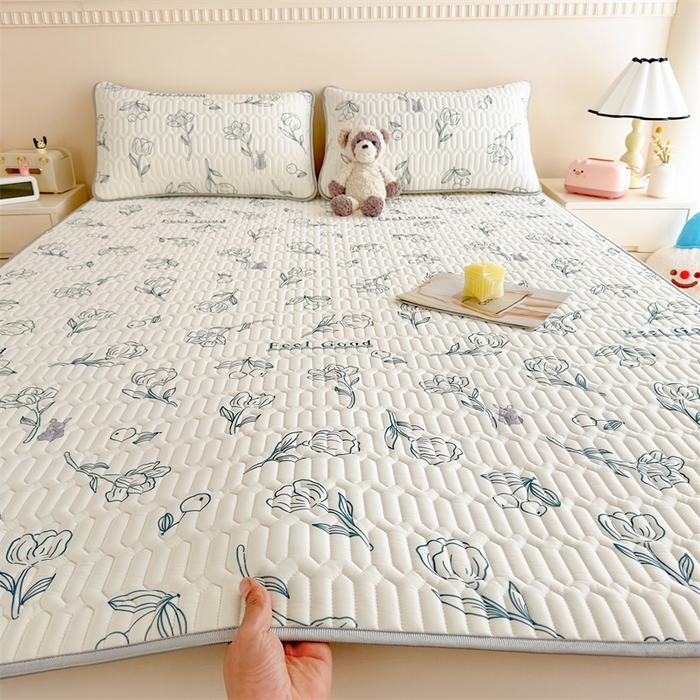 91家纺网 家纺一手货源 找家纺 雯豆2025夏季新品0.4乳胶凉席平铺款三件套凉感丝小清新印花席梦思床罩 乳胶凉席-摇曳花开