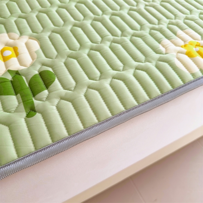 91家纺网 家纺一手货源 找家纺 雯豆2025夏季新品0.4乳胶凉席平铺款三件套凉感丝小清新印花席梦思床罩 乳胶凉席-绿茵1