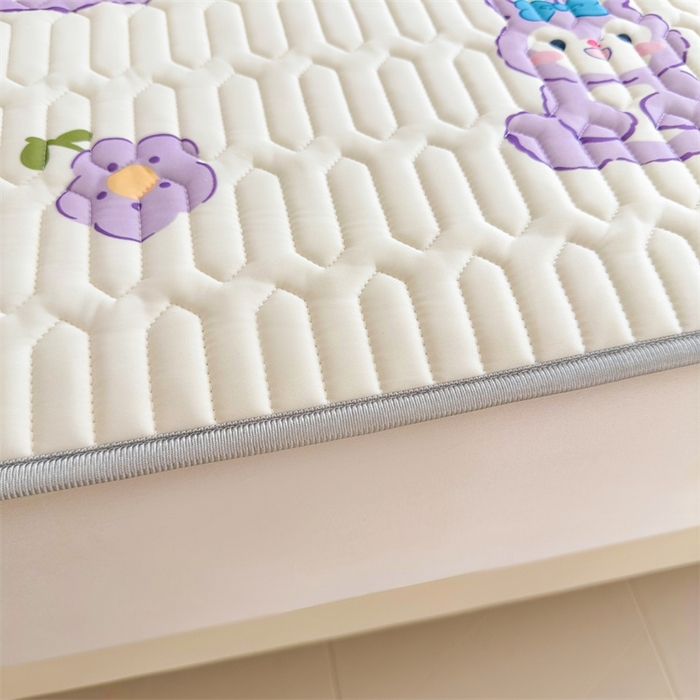 91家纺网 家纺一手货源 找家纺 雯豆2025夏季新品0.4乳胶凉席平铺款三件套凉感丝小清新印花席梦思床罩 乳胶凉席-妮娜兔