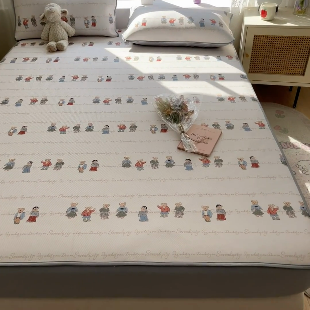 91家纺网 家纺一手货源 找家纺 星座家纺 2025新款大斜纹复合冰丝凉席-床笠款 萌熊印象-床笠款