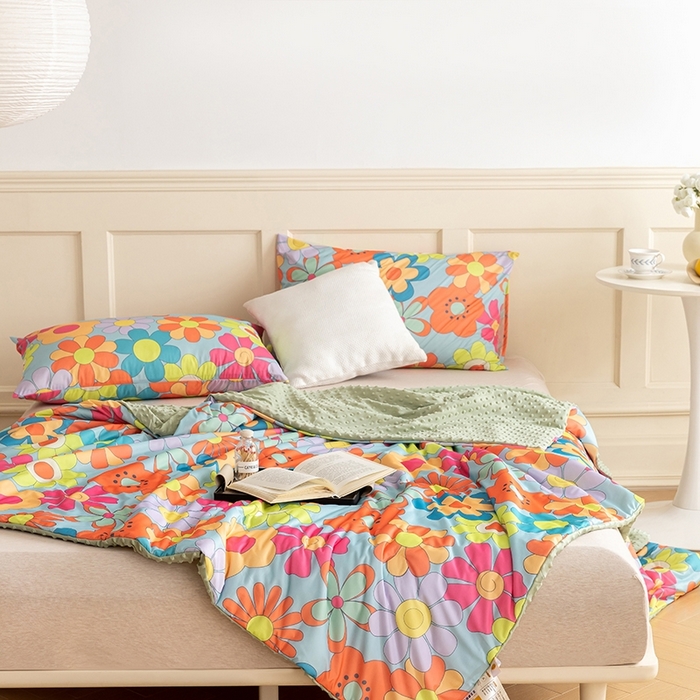 91家纺网 家纺一手货源 找家纺 绒梦里 2025新款A类小凉皮凉感冰豆豆夏被空调被 七彩花儿