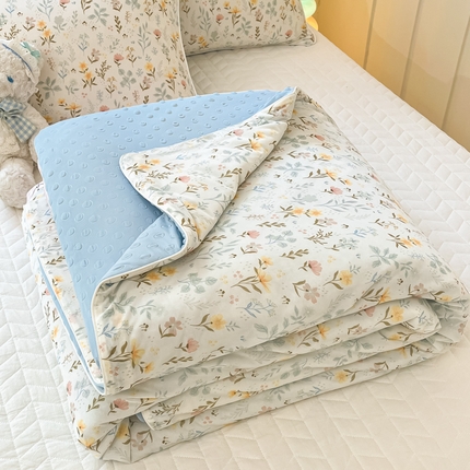 91家纺网 家纺一手货源 找家纺 羚羊语2025新款A类凉感丝冰豆豆夏凉被 丛林花语