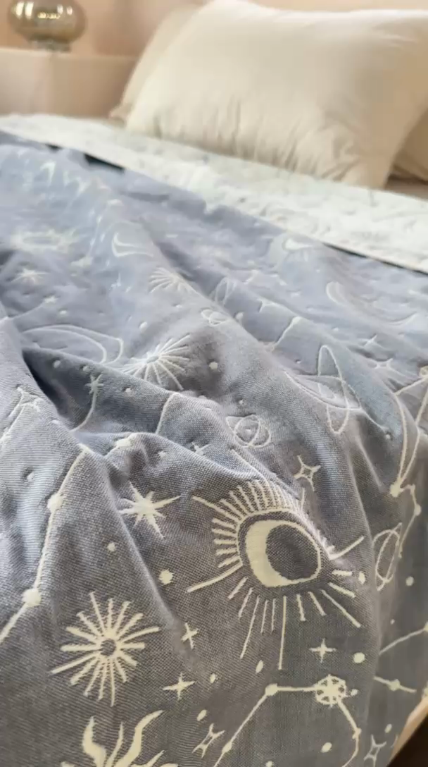 91家纺网 家纺一手货源 找家纺 爱港家纺 2025新款全棉A类六层纱布毛巾被 夏被 星蓝梦