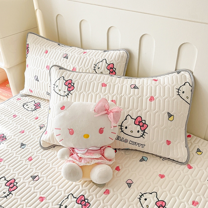 91家纺网 家纺一手货源 找家纺 金爱家2025新款A类三丽鸥高品质可组合凉感丝乳胶席牛奶丝针织棉软糯夏被四件套 乳胶席-甜甜kitty