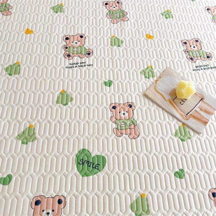 91家纺网 家纺一手货源 找家纺 雯豆2025夏季新品0.4乳胶凉席平铺款三件套凉感丝小清新印花席梦思床罩 乳胶凉席-小树熊