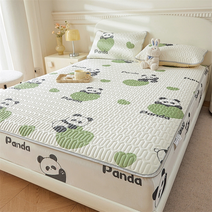 91家纺网 家纺一手货源 找家纺 雯豆2025夏季新品0.4乳胶凉席床笠款三件套凉感丝印花纯色床罩 乳胶床笠-幸福小熊