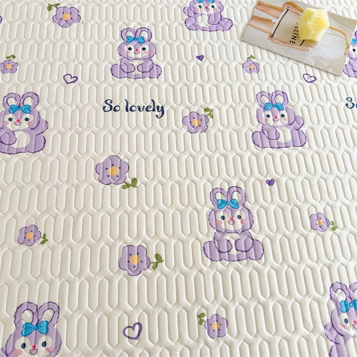 91家纺网 家纺一手货源 找家纺 雯豆2025夏季新品0.4乳胶凉席平铺款三件套凉感丝小清新印花席梦思床罩 乳胶凉席-妮娜兔