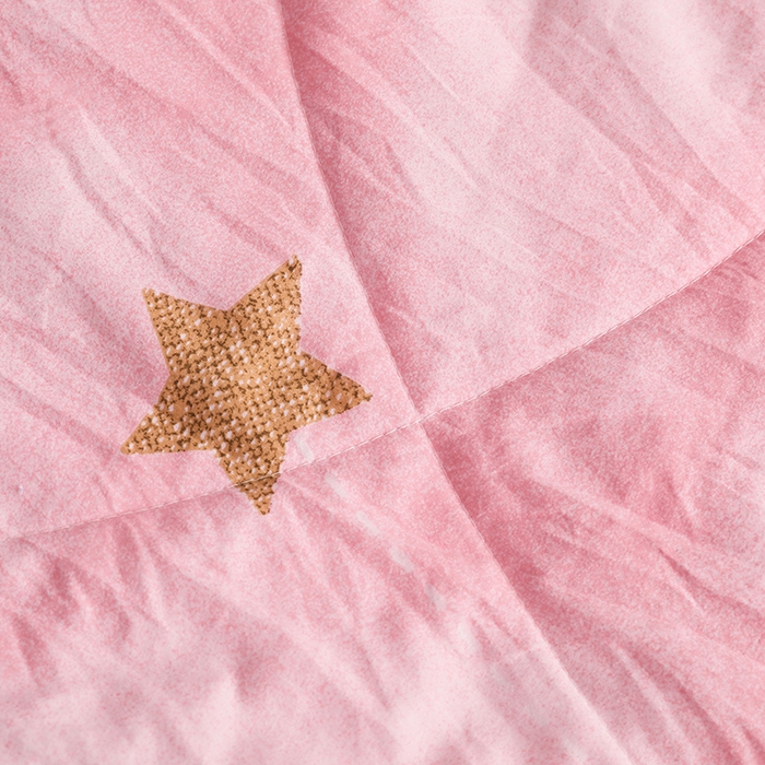 91家纺网 家纺一手货源 找家纺 鑫贝阳 2025新款亲肤水洗棉小花边印花夏被 星空粉