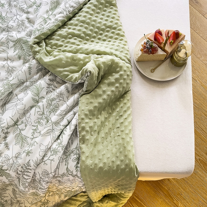 91家纺网 家纺一手货源 找家纺 绒梦里 2025新款A类小凉皮凉感冰豆豆夏被空调被 绿茵