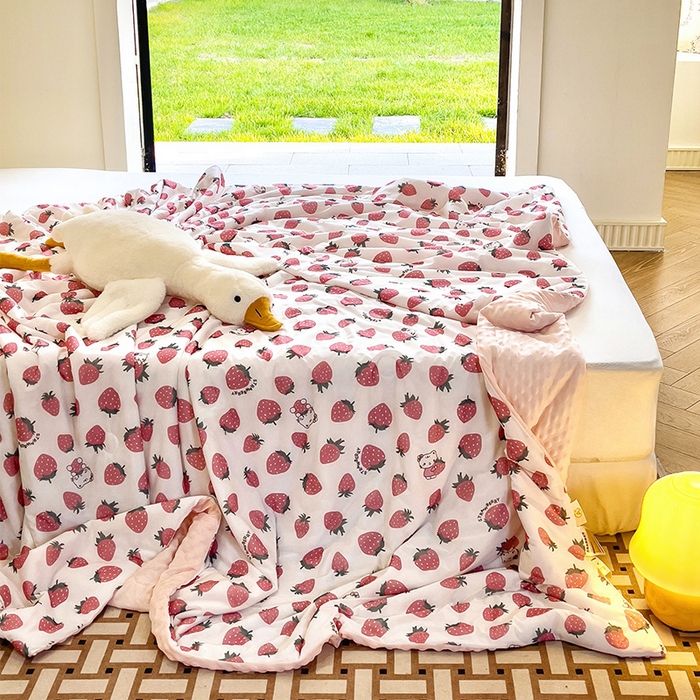 91家纺网 家纺一手货源 找家纺 绒梦里 2025新款A类小凉皮凉感冰豆豆夏被空调被 草莓控