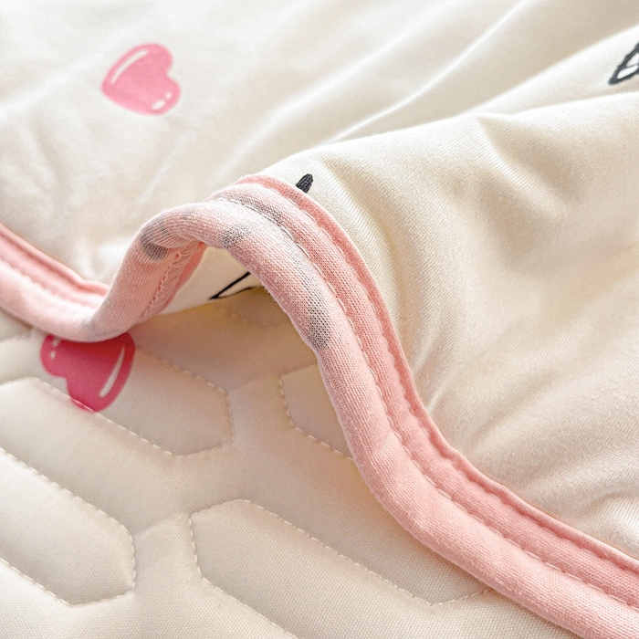 91家纺网 家纺一手货源 找家纺 金爱家2025新款A类三丽鸥高品质可组合凉感丝乳胶席牛奶丝针织棉软糯夏被四件套 乳胶席-甜甜kitty