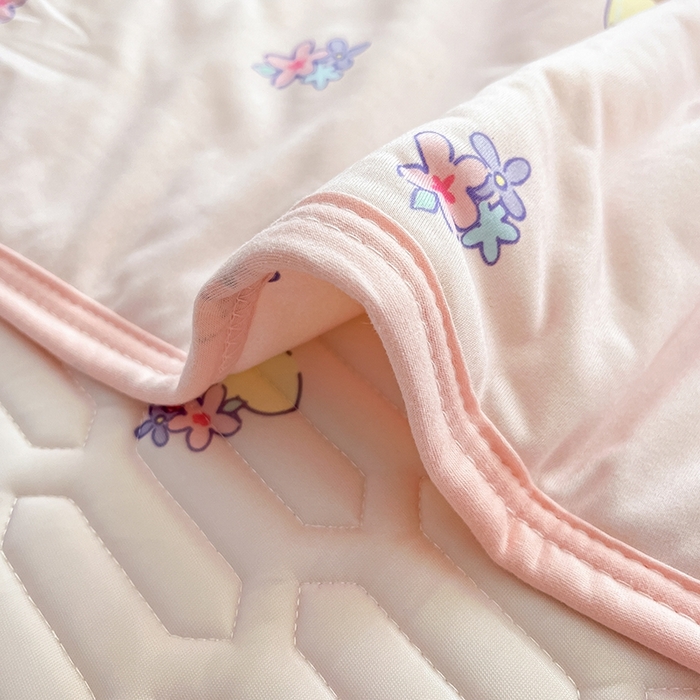 91家纺网 家纺一手货源 找家纺 金爱家2025新款A类三丽鸥高品质可组合凉感丝乳胶席牛奶丝针织棉软糯夏被四件套 乳胶席-气球美乐蒂