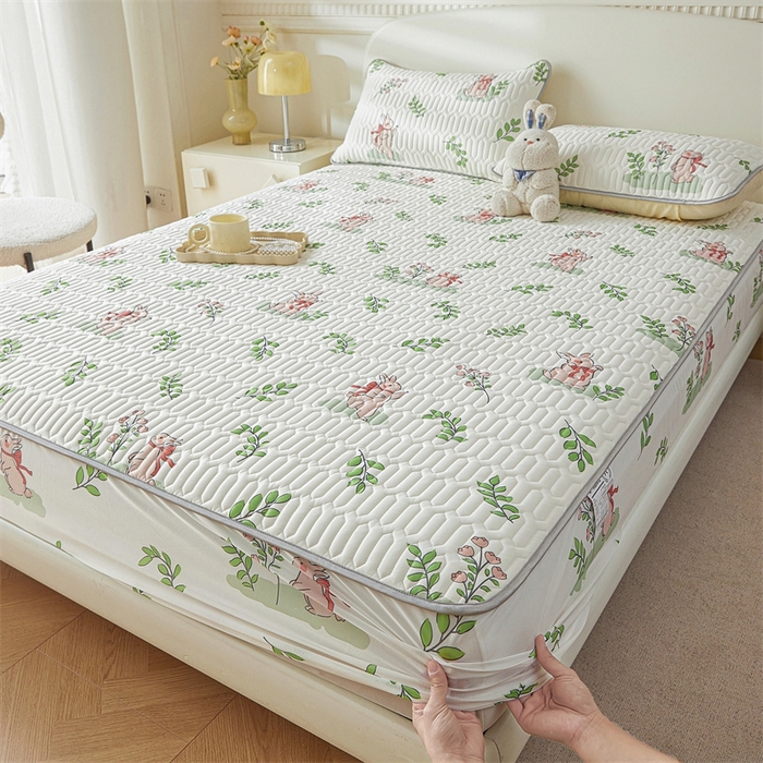 91家纺网 家纺一手货源 找家纺 雯豆2025夏季新品0.4乳胶凉席床笠款三件套凉感丝印花纯色床罩 乳胶床笠-丛林小兔