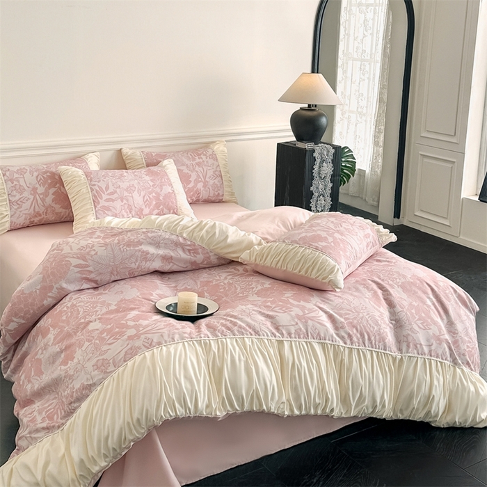 91家纺网 家纺一手货源 找家纺 一左一右2025春夏新款法式少女风数码印花褶皱花边水洗棉磨毛四件套 浪漫少女-粉