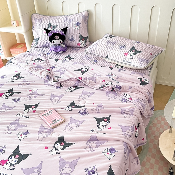 91家纺网 家纺一手货源 找家纺 金爱家2025新款A类三丽鸥高品质可组合凉感丝乳胶席牛奶丝针织棉软糯夏被四件套 乳胶席-紫色梦幻库洛米