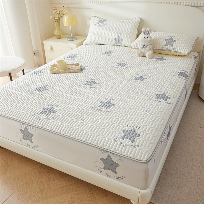 91家纺网 家纺一手货源 找家纺 雯豆2025夏季新品0.4乳胶凉席床笠款三件套凉感丝印花纯色床罩 乳胶床笠-简约星辰1