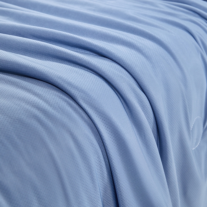 91家纺网 家纺一手货源 找家纺 金爱家2025新款A类高品质冰冰凉雪花冰感凉皮双面加倍透气孔氨纶凉感夏被 冰感凉皮-深蓝海盐（加倍透气）