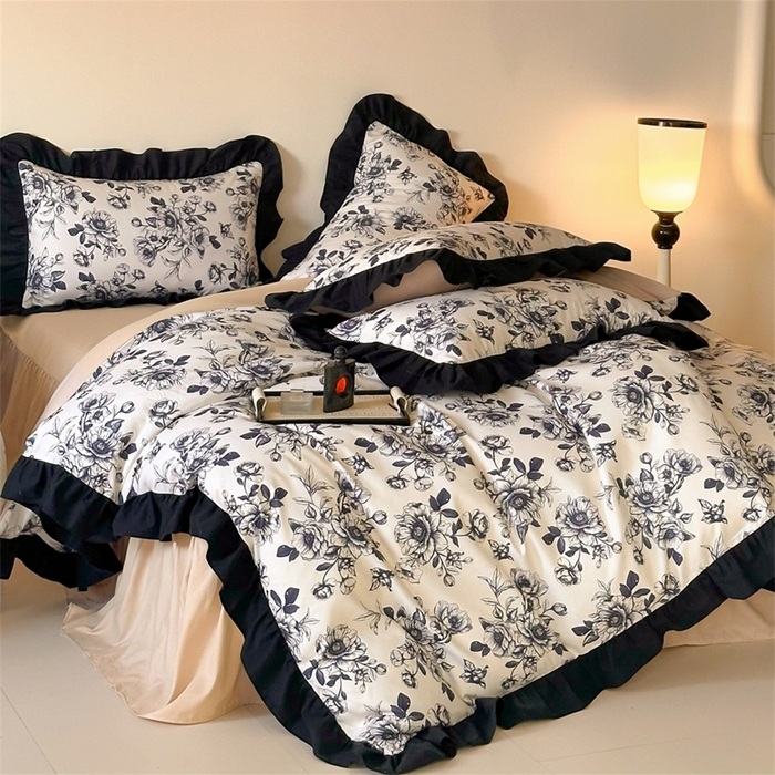 91家纺网 家纺一手货源 找家纺 一左一右2025春夏新款数码印花法式复古花边磨毛水洗棉四件套 安纳西-蓝