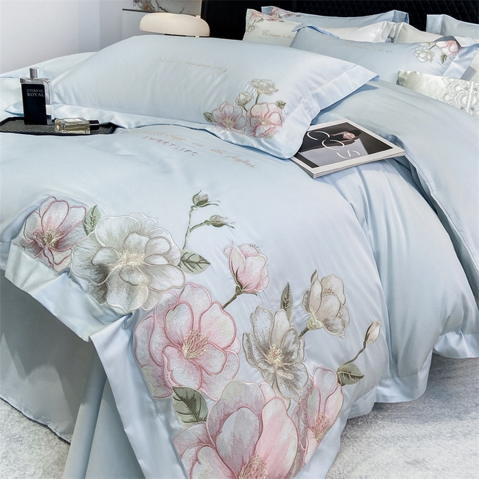 91家纺网 家纺一手货源 找家纺 绒棉世家 2025新款100支贡缎长绒棉刺绣工艺款四件套 花曼-蓝