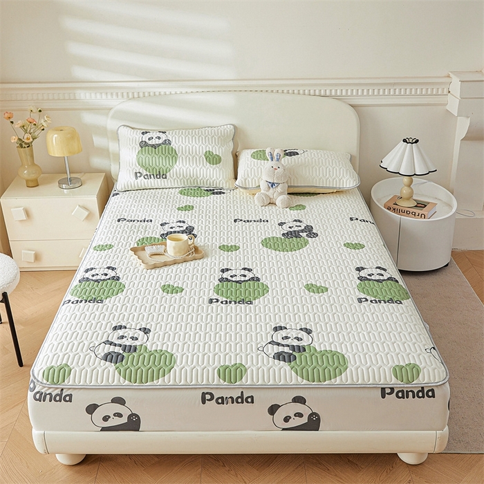 91家纺网 家纺一手货源 找家纺 雯豆2025夏季新品0.4乳胶凉席床笠款三件套凉感丝印花纯色床罩 乳胶床笠-幸福小熊