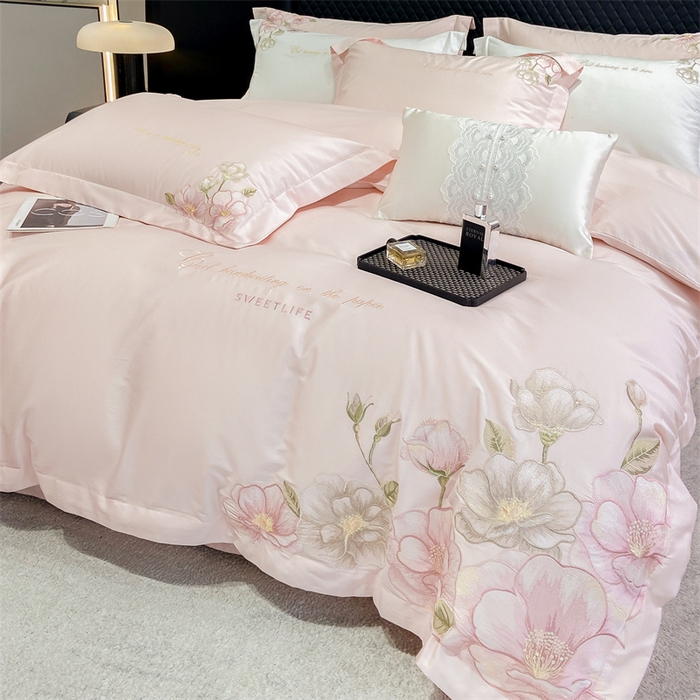 91家纺网 家纺一手货源 找家纺 绒棉世家 2025新款100支贡缎长绒棉刺绣工艺款四件套 花曼-粉