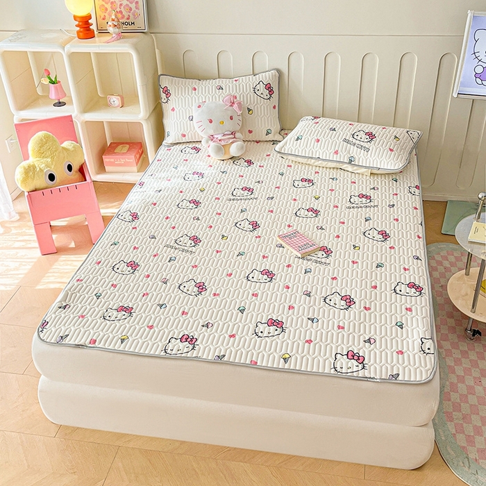 91家纺网 家纺一手货源 找家纺 金爱家2025新款A类三丽鸥高品质可组合凉感丝乳胶席牛奶丝针织棉软糯夏被四件套 乳胶席-甜甜kitty