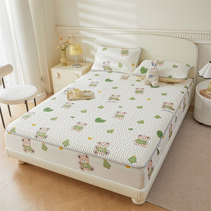 91家纺网 家纺一手货源 找家纺 雯豆2025夏季新品0.4乳胶凉席床笠款三件套凉感丝印花纯色床罩 乳胶床笠-小树熊