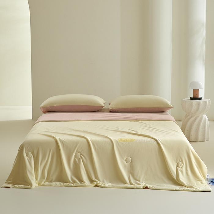 91家纺网 家纺一手货源 找家纺 金爱家2025新款A类高品质冰冰凉雪花冰感凉皮双面加倍透气孔氨纶凉感夏被 冰感凉皮-柠檬草莓（加倍透气）