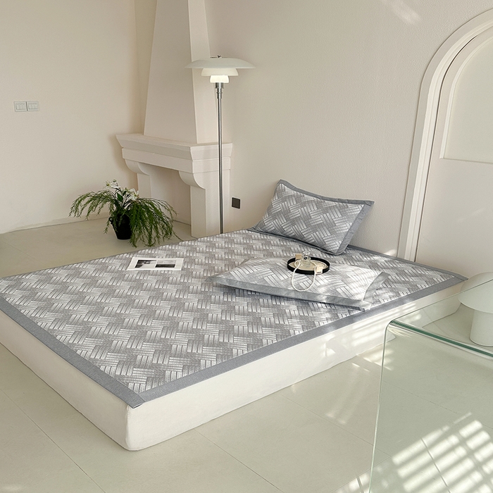 91家纺网 家纺一手货源 找家纺 网客家纺 2025新款高分子PE（聚乙烯）提花凉感软席 几何梦镜