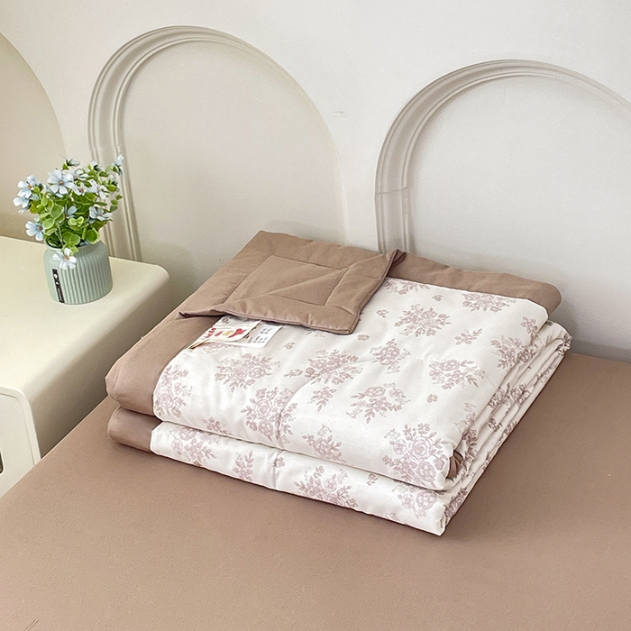 91家纺网 家纺一手货源 找家纺 丫丫2025全棉夏被碎花卡通小清新简约纯棉夏凉被夏被四件套三件套风格三 合金欢