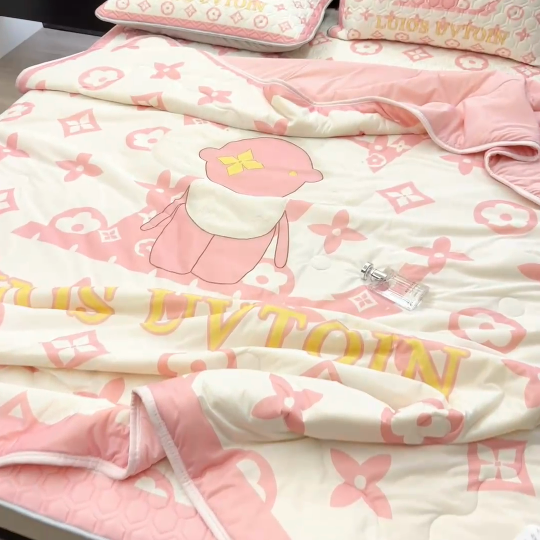 91家纺网 家纺一手货源 找家纺 摩卡（乐趣） 2025新款春夏新款夏凉被 冰激凌大豆夏被 太阳花粉