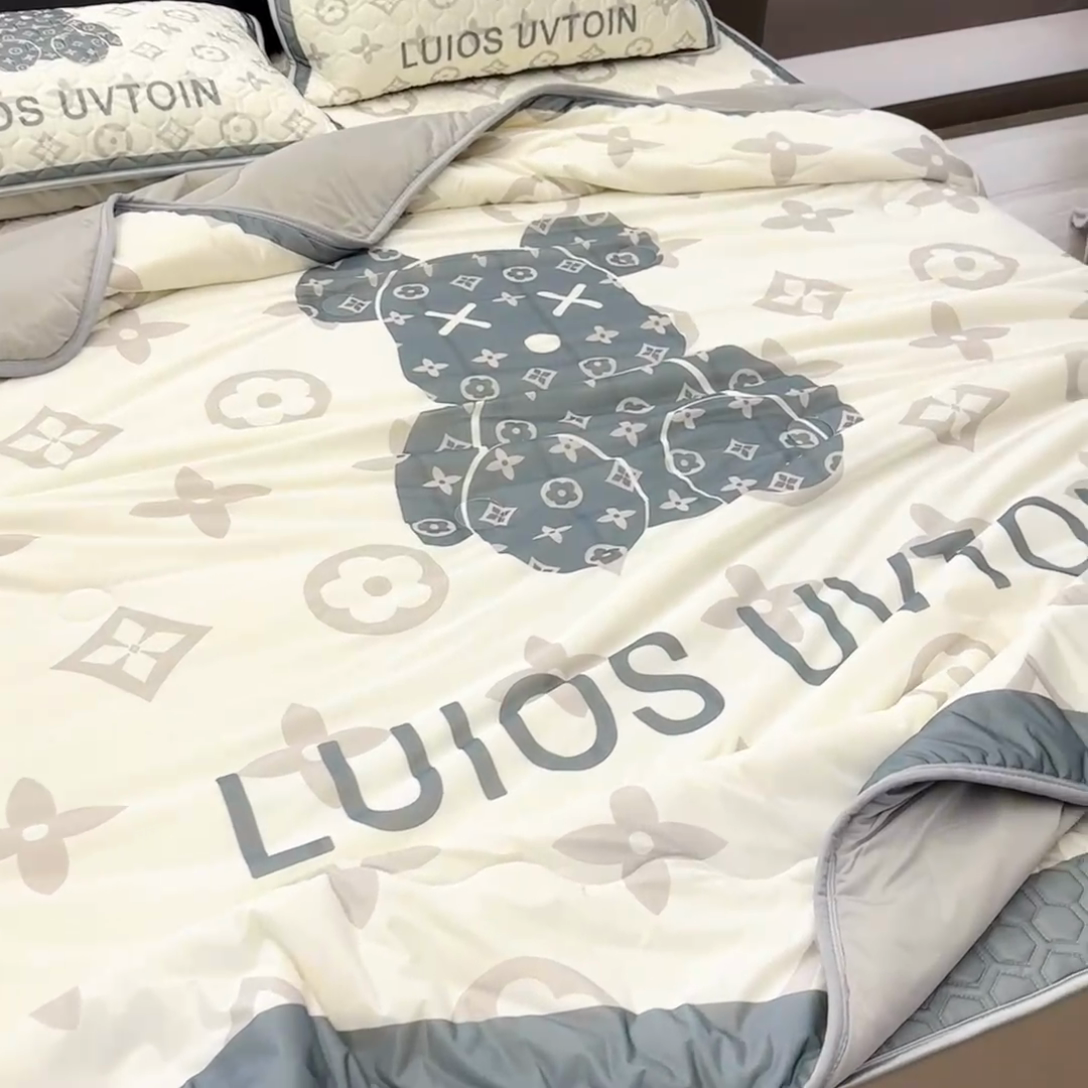 91家纺网 家纺一手货源 找家纺 摩卡（乐趣） 2025新款春夏新款夏凉被 冰激凌大豆夏被 熊仔白