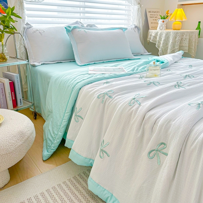 91家纺网 家纺一手货源 找家纺 芙绣家纺 2025新款蝴蝶结绣花香云纱夏被夏凉被空调被 蝴蝶结一浅绿