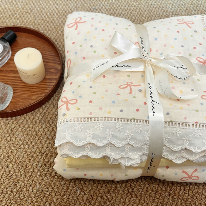 91家纺网 家纺一手货源 找家纺 荣轩家居 2025新款全棉双层纱镂空花边工艺款四件套 海派甜心