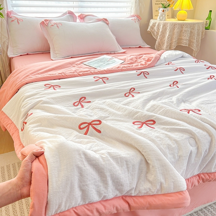 91家纺网 家纺一手货源 找家纺 芙绣家纺 2025新款蝴蝶结绣花香云纱夏被夏凉被空调被 蝴蝶结一豆沙