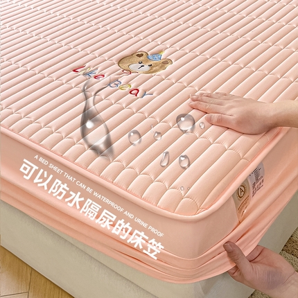 摩妮卡 2025新款夹棉防水刺绣床笠-贝拉熊 贝拉熊-柔肤粉