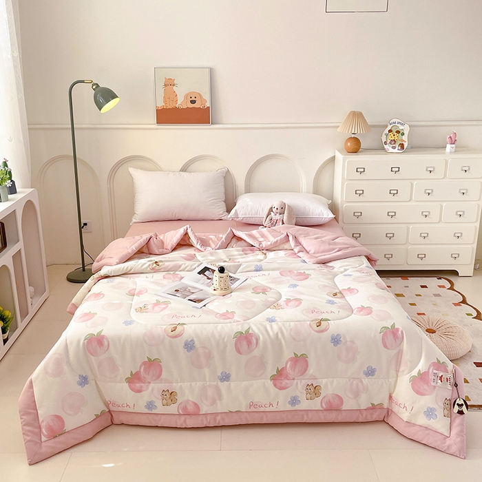 91家纺网 家纺一手货源 找家纺 丫丫家纺2025全棉夏被碎花卡通小清新简约纯棉夏凉被夏被四件套三件套风格三 蜜桃松鼠