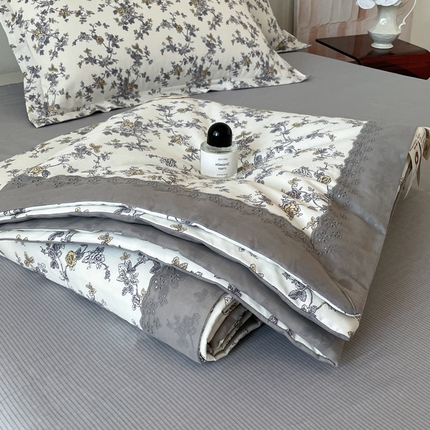 91家纺网 家纺一手货源 找家纺 帕拉美拉 2025新款全棉法式风玉米夏被春秋被玉米被三件套四件套 半慕（灰）