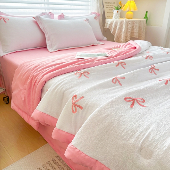 91家纺网 家纺一手货源 找家纺 芙绣家纺 2025新款蝴蝶结绣花香云纱夏被夏凉被空调被 蝴蝶结一樱花粉