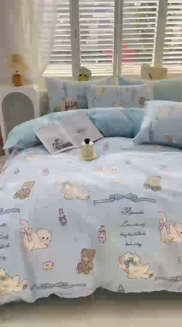 91家纺网 家纺一手货源 找家纺 宜家坊 2025热款全棉四件套学生床三件套单品床单床笠单被套印花小清新卡通碎花纯棉三四件套 爱美的猫