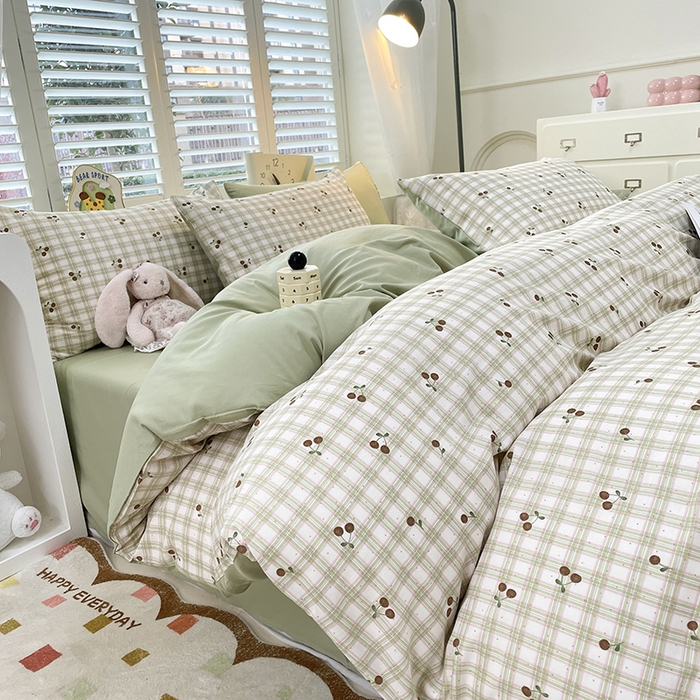91家纺网 家纺一手货源 找家纺 宜家坊 2025全棉13070单被套印花小清新卡通碎花纯棉单品被套枕套（有预缩售后无忧 免费提供买家秀） 樱桃格子绿