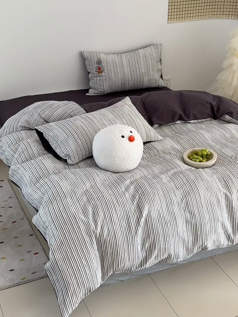 91家纺网 家纺一手货源 找家纺 怡家居 2025新款色织大提花贴布绣四件套 呆萌熊-黑