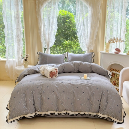 91家纺网 家纺一手货源 找家纺 TT.one 塔塔家居 2025新款全棉法式立体蝴蝶花边四件套--蝶语清风系列 蝶语清风-灰