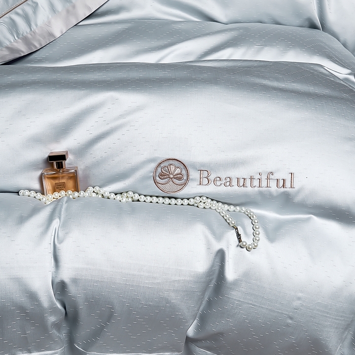 91家纺网 家纺一手货源 找家纺 U品汇 2025新款60支双股120s天丝棉提花莱赛尔纤维刺绣花四件套纯棉全棉凉感丝滑（罗宾） 罗宾-海湾蓝