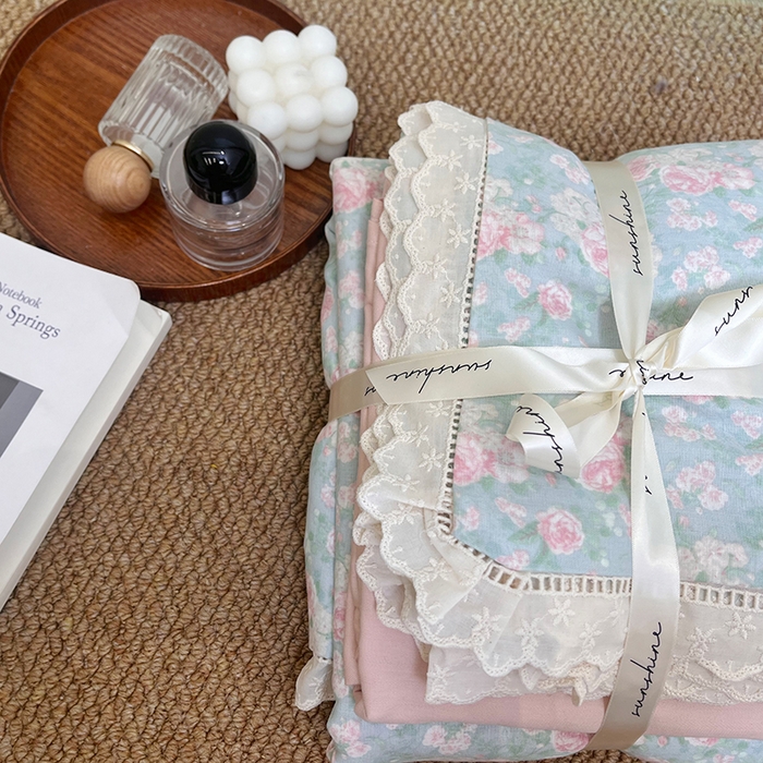 91家纺网 家纺一手货源 找家纺 荣轩家居 2025新款全棉双层纱镂空花边工艺款四件套 盛夏物语