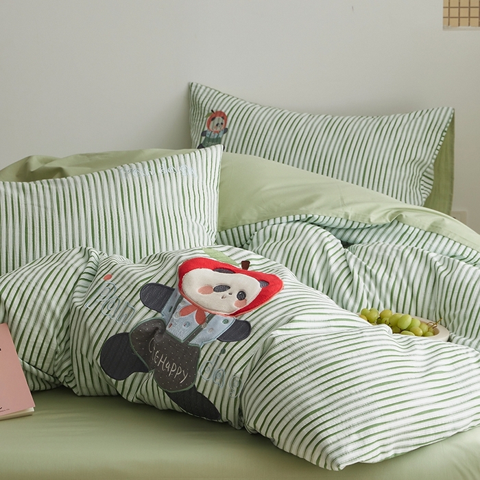 91家纺网 家纺一手货源 找家纺 怡家居 2025新款色织大提花贴布绣四件套 酷酷熊猫